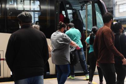  CAXAIS DO SUL, RS, BRASIL (07/12/2020)Movimento no transporte público em Caxias do Sul. (Antonio Valiente/Agência RBS)<!-- NICAID(14662321) -->