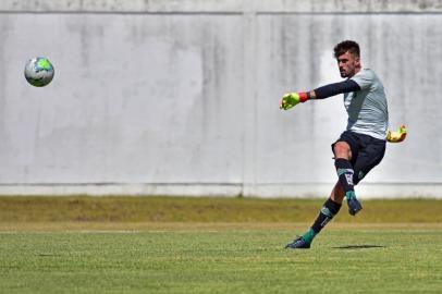 O goleiro William Assmann, do Juventude, é personagem do especial De Olho na base.<!-- NICAID(14653752) -->