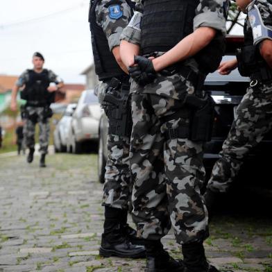  CAXIAS DO SUL, RS, BRASIL, 26/09/2018Patrulhas Especiais (Patres) reforçam o policiamento em Bento Gonçalves. Foco é na repressão ao tráfico de drogas e cessar a onda de homicídios. (Lucas Amorelli/Agência RBS)<!-- NICAID(13758317) -->