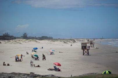  TORRES, RS, BRASIL - Ambiental na praia de Torres, Litoral Norte do RS. (Foto: Jefferson Botega/Agencia RBS)Indexador: Jeff Botega<!-- NICAID(14664353) -->