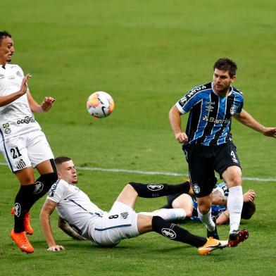  PORTO ALEGRE, RS, BRASIL - 09.12.2020 - O Grêmio recebe o Santos nesta quarta-feira (9), na Arena, em jogo válido pela idas das quartas de final da Libertadores. (Foto: Marco Favero/Agencia RBS)Indexador: Felix Zucco<!-- NICAID(14664782) -->