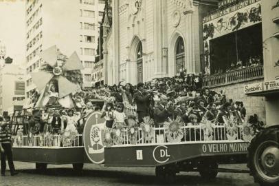 Carro alegórico da CDL na Festa da Uva de 1972<!-- NICAID(14664158) -->