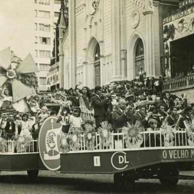 Carro alegórico da CDL na Festa da Uva de 1972<!-- NICAID(14664158) -->