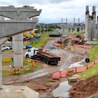  PORTO ALEGRE, RS, BRASIL, 19-03-2018. Rua João Moreira Maciel, canteiro de obras da nova ponte do Guaíba. (FERNANDO GOMES/AGÊNCIA RBS)<!-- NICAID(13462282) -->