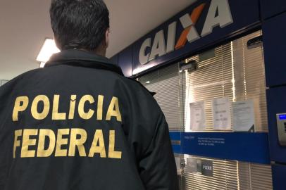 Policiais federais descobriram que "laranjas" foram usados para pagar compras com dinheiro de auxílio fraudado