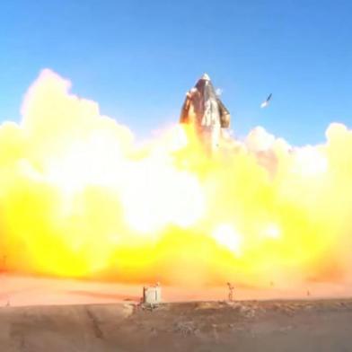 This SpaceX video frame grab image shows SpaceXs Starship SN8 rocket prototype crashing on landing at the companys Boca Chica, Texas facility during an attempted high-altitude launch test on December 9, 2020. (Photo by - / various sources / AFP) / RESTRICTED TO EDITORIAL USE - MANDATORY CREDIT AFP PHOTO / SPACE X  - NO MARKETING - NO ADVERTISING CAMPAIGNS - DISTRIBUTED AS A SERVICE TO CLIENTS<!-- NICAID(14665269) -->