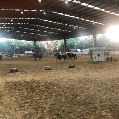  Evento na cancha de rodeios dos Pavilhões da Festa da Uva está sendo sendo realizado desta quinta-feira (10) até o próximo sábado (12) em Caxias do Sul.<!-- NICAID(14666195) -->