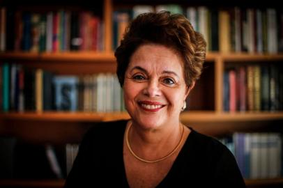  PORTO ALEGRE, RS, BRASIL, 18-01-2018: Entrevista com a ex-presidente do Brasil, Dilma Rousseff, em seu apartamento na zona sul de Porto Alegre (FOTO FÉLIX ZUCCO/AGÊNCIA RBS, Editoria de Notícias).Indexador: Felix Zucco<!-- NICAID(13371466) -->