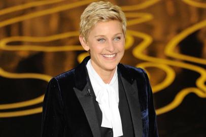 Ellen DeGeneres abre a cerimônia do Oscar 2014 no Dolby Theatre em Hollywood, California.   Kevin Winter/Getty Images/AFP<!-- NICAID(10280289) -->