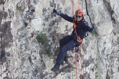 Bombeiro de Farroupilha morre durante treinamento de altura em Cambará do Sul. Ramon Cristiano Barbosa, de 32 anos, faleceu na sexta-feira (11)<!-- NICAID(14667326) -->