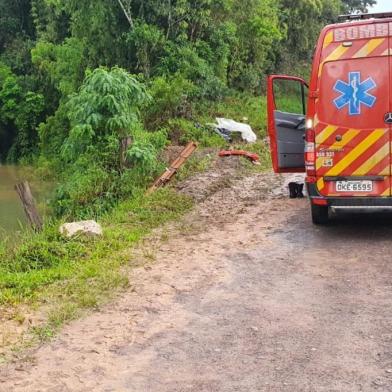 Irmãos morrem em acidente em Rio dos Cedro<!-- NICAID(14667584) -->