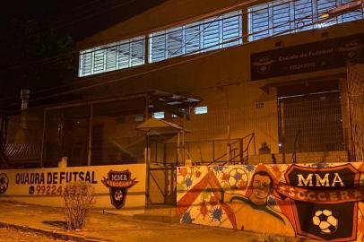 Ataque a tiros durante campeonato de futsal deixa dois mortos em Porto Alegre na noite de sábado (12). Ocorrência foi registrada em quadra, na Rua da Graça,  no bairro Jardim Floresta, zona norte. <!-- NICAID(14667605) -->