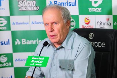  CAXIAS DO SUL, RS, BRASIL, 16/03/2020. Coletiva com Walter Dal Zotto Jr (D), presidente do Juventude e com Osvaldo Pioner (E), vice-presidente de futebol. Na coletiva, foi anunciada oficialmente a saída do técnico Marquinhos Santos do comando da equipe. (Porthus Junior/Agência RBS)<!-- NICAID(14453395) -->