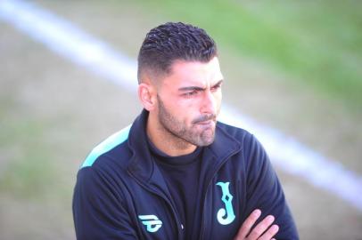  FLORES DA CUNHA, RS, BRASIL, 19/11/2020. Juventdue x Coritiba -  O Juventude encerrou a primeira fase do Campeonato Brasileiro de Aspirantes com goleada. Nesta quinta-feira (19), o Verdão derrotou o Coritiba, por 5 a 0, no Estádio Homero Soldatelli em Flores da Cunha. Em tarde inspirada, o atacante Marcos Vinicios marcou quatro gols e Henrique fechou o placar. (Porthus Junior/Agência RBS)<!-- NICAID(14648080) -->