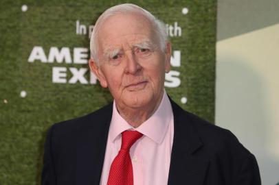  British author John le Carre (David John Moore Cornwell) poses upon arrival for the world premiere of the film The Little Drummer Girl during the BFI London Film Festival in London on October 14, 2018. (Photo by Daniel LEAL-OLIVAS / AFP)Editoria: ACELocal: LondonIndexador: DANIEL LEAL-OLIVASSecao: cinemaFonte: AFPFotógrafo: STR<!-- NICAID(14635816) -->