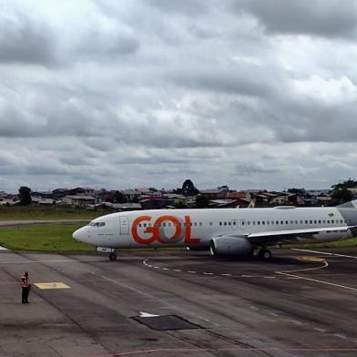 Boeing 737-800 da companhia aérea Gol com capacidade para 186 passageiros. Ele fará os voos Caxias-Guarulhos. Ele pousou na tarde desta segunda-feira (14) no Aeroporto Regional Hugo Cantergiani. <!-- NICAID(14668165) -->