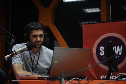  CAXIAS DO SUL, RS, BRASIL (24/09/2019)Show dos esportes edição Gaúcha Serra com apresentação de Eduardo Costa e Marcelo Rocha. Convidado, jogador do Ser Caxias, Tárcio. (Antonio Valiente/Agência RBS)<!-- NICAID(14262863) -->