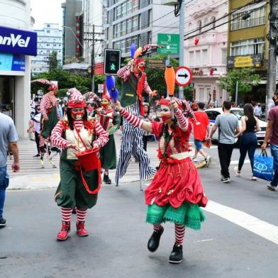 Duendes de Natal (Cia Espicula) em Caxias<!-- NICAID(14668100) -->