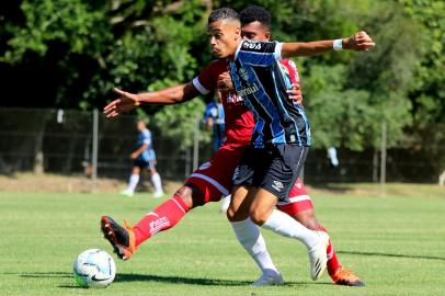 Patrick, meia do Grêmio em jogo contra o Vila Nova, pelo Brasileirão de Aspirantes