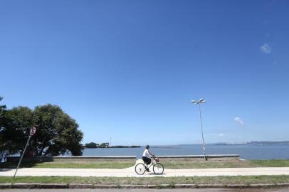  PORTO ALEGRE, RS, BRASIL, 15/12/2020 - Obras avançam na Orla do Timbuka, na Zona Sul de Porto Alegre. Foto: Jefferson Botega  / Agencia RBSIndexador: Jefferson Botega<!-- NICAID(14669026) -->