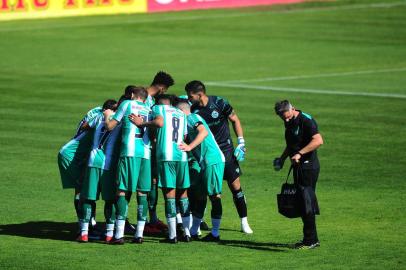  CAXIAS DO SUL, RS, BRASIL, 08/12/2020. Juventude x Oeste, jogo válido pela 27ª rodada da Série B do Campeonato Brasileiro e realizado no estádio Alfredo Jaconi. (Porthus Junior/Agência RBS)náutico, juventude, série b, campeonato brasileiro, alfredo jaconi,<!-- NICAID(14663157) -->