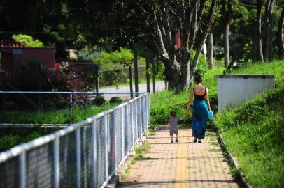  CAXIAS DO SUL, RS, BRASIL, 09/12/2020. Quarta-feira de calor na serra gaúcha. Fotos para ambiental de clima. Lago da UCS> (Porthus Junior/Agência RBS)<!-- NICAID(14664542) -->