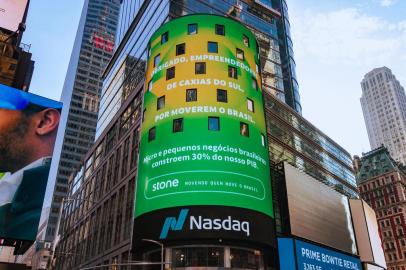 No sábado, 12, a homenagem da Stone aos micros e pequenos empreendedores brasileiros foi destaque em uma das praças mais famosas do mundo, a Times Square, em Nova York. A campanha Negócios são motores de sonhos fez o nome de 219 cidades brasileiras brilharem nos painéis digitais da Nasdaq. Caxias do Sul foi uma das cidades homenageadas. <!-- NICAID(14669698) -->