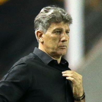  Brazil's Gremio coach Renato Gaucho looks on during a closed-door Copa Libertadores quarterfinal football match at the Vila Belmiro stadium against Brazil's Santos in Santos, Brazil, on December 16, 2020. (Photo by Alexandre Schneider / POOL / AFP)Editoria: SPOLocal: SantosIndexador: ALEXANDRE SCHNEIDERSecao: soccerFonte: POOLFotógrafo: STR<!-- NICAID(14670261) -->