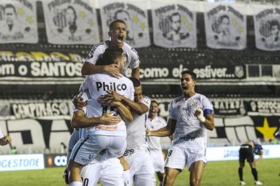  Brazils Santos celebrate after scoring against Brazils Gremio during their closed-door Copa Libertadores quarterfinal football match at the Vila Belmiro stadium in Santos, Brazil, on December 16, 2020. (Photo by AMANDA PEROBELLI / various sources / AFP)Editoria: SPOLocal: SantosIndexador: AMANDA PEROBELLISecao: soccerFonte: AFPFotógrafo: STR<!-- NICAID(14670381) -->