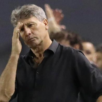  Brazils Gremio coach Renato Gaucho gestures after losing a closed-door Copa Libertadores quarterfinal football match against Brazils Santos at the Vila Belmiro stadium against Santos in Santos, Brazil, on December 16, 2020. (Photo by AMANDA PEROBELLI / POOL / AFP)Editoria: SPOLocal: SantosIndexador: AMANDA PEROBELLISecao: soccerFonte: POOLFotógrafo: STR<!-- NICAID(14670412) -->