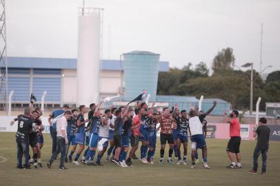  Nova Mutum, time do Mato Grosso que subiu da Segunda Divisão e disputará o título estadual neste ano. É formado por gaúchos e tem como destaque Willians, ex-Inter.<!-- NICAID(14670832) -->