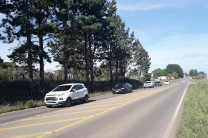 O movimento de ida para o litoral foi baixo na Rota do Sol, na Serra, neste final de semana. Às 7h deste sábado (19), a média era de 16 carros por minuto na RS-453, em Lageado Grande, distrito de São Francisco de Paula. <!-- NICAID(14672701) -->