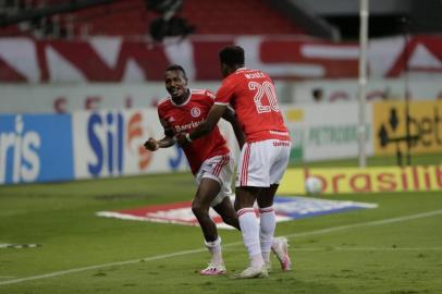 Inter recebe o Palmeiras, no Estádio Beira-Rio, pela 26ª rodada do Brasileirão. Gol Edenílson<!-- NICAID(14672781) -->