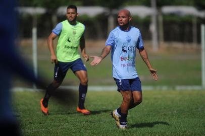  BENTO GONÇALVES, RS, BRASIL, 15/01/2020 - Esportivo faz últimos ajustes antes de encarar o Juventude, no último teste antes do Gauchão 2020. NA FOTO: O meia Juninho Tardelli, de 35 anos, é o camisa 10 do Esportivo de Bento Gonçalves.(Marcelo Casagrande/Agência RBS)<!-- NICAID(14388280) -->