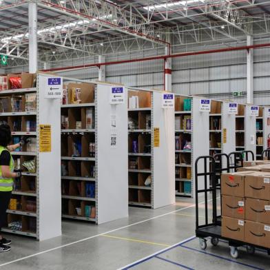  NOVA SANTA RITA, RS, BRASIL, 17-12-2020: Centro de Distribuição da Amazon em Nova Santa Rita. (Foto: Mateus Bruxel / Agencia RBS)Indexador: Mateus Bruxel<!-- NICAID(14672214) -->