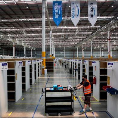  NOVA SANTA RITA, RS, BRASIL, 17-12-2020: Centro de Distribuição da Amazon em Nova Santa Rita. (Foto: Mateus Bruxel / Agencia RBS)Indexador: Mateus Bruxel<!-- NICAID(14672201) -->