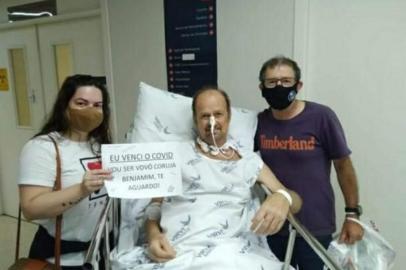 Após 50 dias, morador de Caxias do Sul com covid-19 recebe alta da UTI e descobre que será avô. Paciente do Hospital Virvi Ramos, Edson Joarez dos Santos, 54 anos, superou a doença e um melanoma em 2020<!-- NICAID(14675127) -->