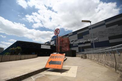  PORTO ALEGRE, RS, BRASIL -  22.12.2020 - Fotos da pista e fachadas do Aeroporto Internacional Salgado Filho, na capital. (Foto: Jefferson Botega/Agencia RBS)Indexador: Jefferson Botega<!-- NICAID(14674747) -->