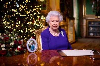 A picture released on December 24, 2020 shows Britains Queen Elizabeth II posing for a photograph after she recorded her annual Christmas Day message, in Windsor Castle, west of London. (Photo by Victoria Jones / POOL / AFP) / EMBARGOED: not for publication in any territory before 1500 LOCAL TIME.<!-- NICAID(14676880) -->