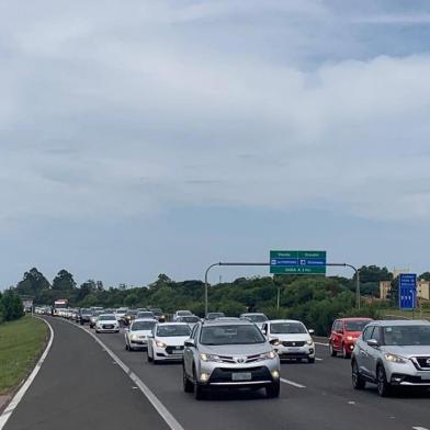 Trânsito na freeway no sábado, 26 de dezembroFoto no km 69, em Gravataí<!-- NICAID(14677256) -->