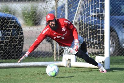 O goleiro Danilo Fernandes participa de treino do Inter no CT Parque Gigante na tarde desta sexta-feira (25), no dia de Natal.<!-- NICAID(14677257) -->