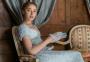 Quem é Phoebe Dynevor, jovem atriz que vive a protagonista Daphne em "Bridgerton"