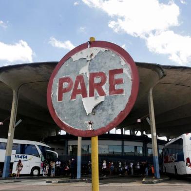  PORTO ALEGRE, RS, BRASIL, 23-12-2020: Movimentaçãoo na Estação Rodoviária, na região central. Governo vai lancar em janeiro o edital para contratar empresa responsável pela estação. (Foto: Mateus Bruxel / Agencia RBS)Indexador: Mateus Bruxel<!-- NICAID(14675932) -->