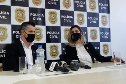 Delegado Fábio Pereira, da Delegacia de Proteção à Criança, ao Adolescente, à Mulher e ao Idoso de Palhoça, e a diretora de Polícia Civil da Grande Florianópolis, Eliane Chaves, em entrevista coletiva sobre caso de menina sequestrada em Palhoça por casal de gaúchos<!-- NICAID(14679957) -->