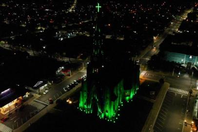  Em homenagem aos profissionais da saúde, a Catedral de Pedra de Canela receberá iluminação verde. Nenhum evento será realizado no entorno da Igreja Matriz.<!-- NICAID(14680317) -->