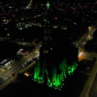  Em homenagem aos profissionais da saúde, a Catedral de Pedra de Canela receberá iluminação verde. Nenhum evento será realizado no entorno da Igreja Matriz.<!-- NICAID(14680317) -->