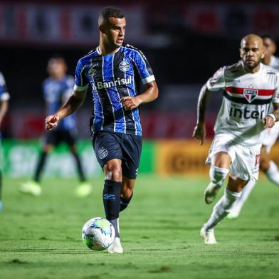 Gremio x Sao PauloRS - FUTEBOL/COPA DO BRASIL 2020 /GREMIO X SAO PAULO - ESPORTES - Lance da partida entre Gremio e Sao Paulo disputada na noite desta quarta-feira, no Estádio do Morumbi, em Sao Paulo, valida pela Copa do Brasil 2020. FOTO: LUCAS UEBEL/GREMIO FBPAEditoria: SPOLocal: Sao PauloIndexador: Lucas UebelSecao: futebolFonte: Gremio.netFotógrafo: Gremio x Sao Paulo<!-- NICAID(14680783) -->