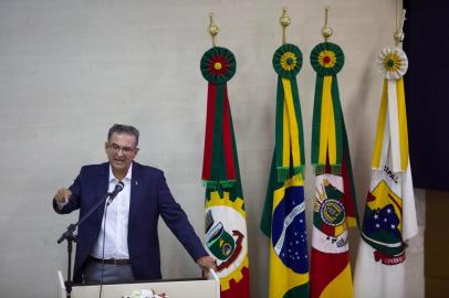  CANOAS, RS, BRASIL - 1º/01/2021 - Posse do prefeito eleito de Canoas, Jairo Jorge, e também dos vereadores para Gestão 2021 - 2024. Foto: Jefferson Botega/Agência RBS<!-- NICAID(14681377) -->