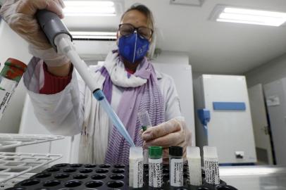  PORTO ALEGRE, RS, BRASIL - 02.07.2020 - Hospital São Lucas da PUCRS é um dos 12 centros que serão responsáveis pelos testes da CoronaVac, vacina chinesa contra o coronavírus. (Foto: Lauro Alves/Agencia RBS)<!-- NICAID(14536270) -->