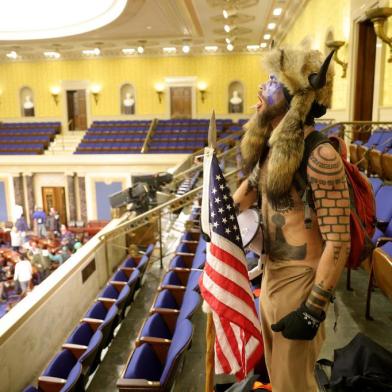 Congress Holds Joint Session To Ratify 2020 Presidential ElectionWASHINGTON, DC - JANUARY 06: A protester yells inside the Senate Chamber on January 06, 2021 in Washington, DC. Congress held a joint session today to ratify President-elect Joe Bidens 306-232 Electoral College win over President Donald Trump. Pro-Trump protesters entered the U.S. Capitol building during mass demonstrations in the nations capital.   Win McNamee/Getty Images/AFPEditoria: POLLocal: WashingtonIndexador: WIN MCNAMEESecao: GovernmentFonte: GETTY IMAGES NORTH AMERICAFotógrafo: STF<!-- NICAID(14684788) -->